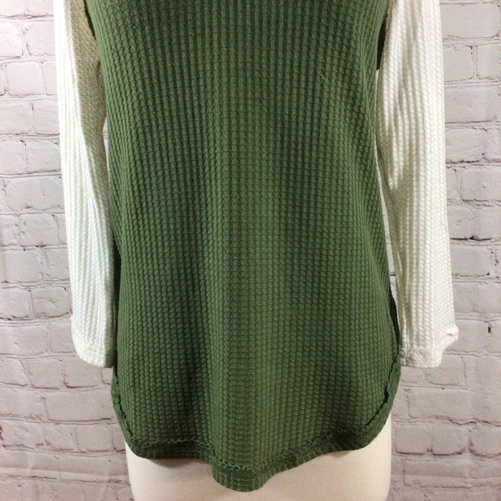 Secret Treasures Sleepwear Green & Cream Sleep Top - Picture 3 of 10